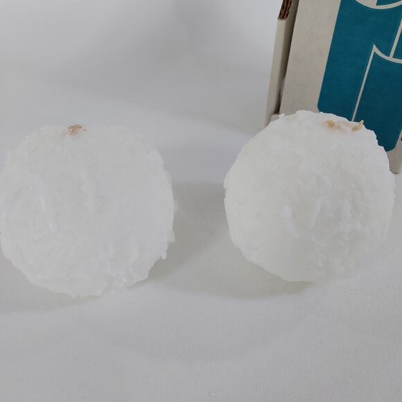PartyLite 3 1/2 inch Snowball Pair, White Candles, Q3510, Retired - Picture 2 of 3
